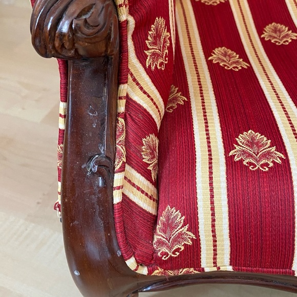 Vintage Reproduction of a Queen Anne Wood with Gold Wine Fabric Chair for Dolls - Picture 2 of 11